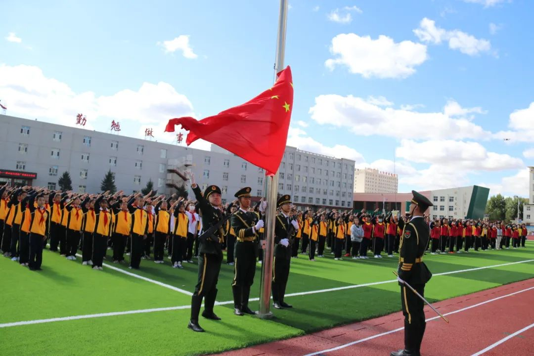 升国旗.png